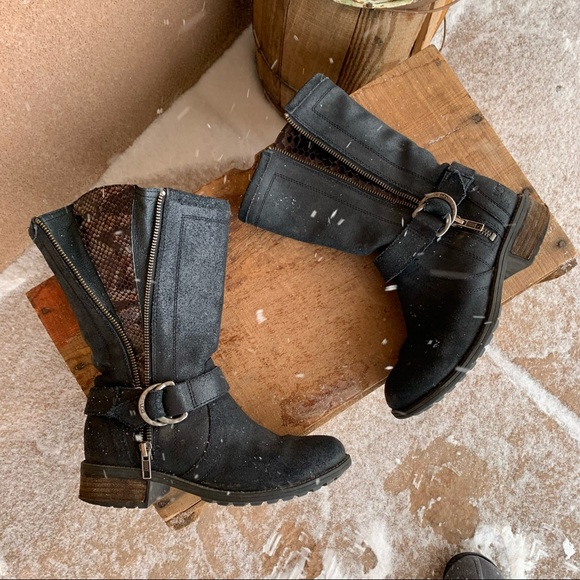 UGG Australia Women’s Silva Black Boot - Picture 8 of 12